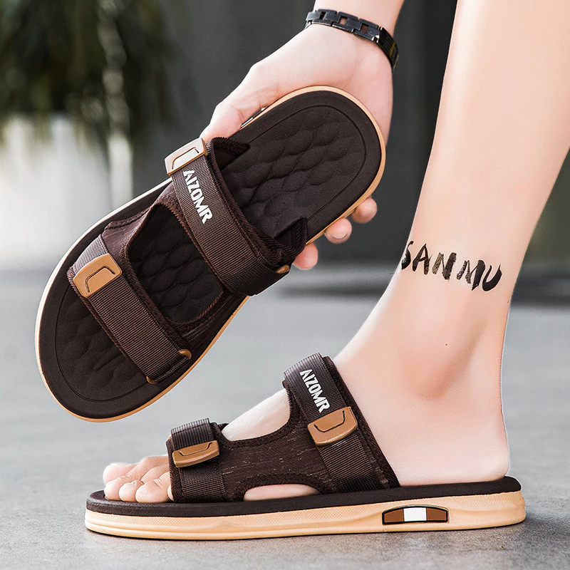 AIZOMR รองเท้าแตะแบบสวม ชายหาด แฟชั่น รุ่นใหม่ ใส่สบาย ไม่ดีดน้ำ ผู้หญิงผู้ชายใส่ได้หมด เป็นของแท้จากโรงงาน 100% A2202