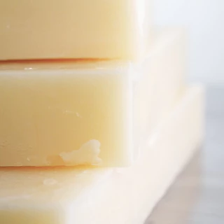 ไมโครแว๊กซ์ Micro Wax คุณภาพดี เกรด A ใช้สำหรับเพิ่มความเหนียวของเนื้อเทียน เทียนหน้าสวยขึ้น วัตถุดิบทำเทียน