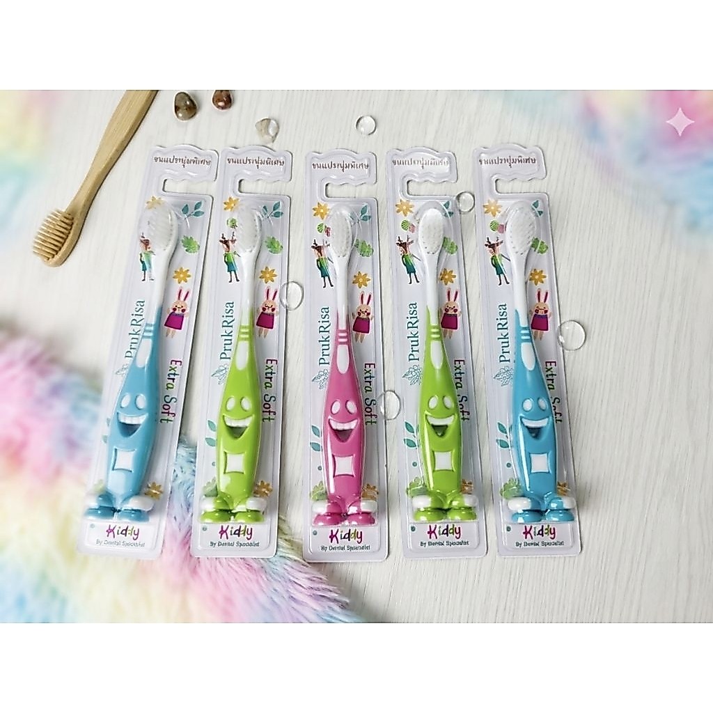 5 ชิ้น  (คละสี) แปรงสีฟันเด็ก พฤกริษา Pruk Risa ขนแปรงพีบีที นุ่มพิเศษ