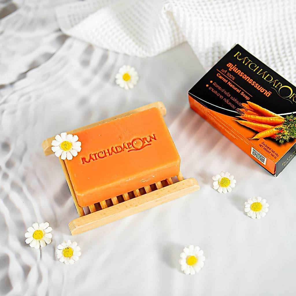 สบู่แครอทธรรมชาติแท้ 100% สบู่รัชดาพร By K.M. Carrot Natural Soap กลิ่นหอม อาบสะอาด ขนาด 140 กรัม[ฟรี++สบู่ขนาดทดลอง]