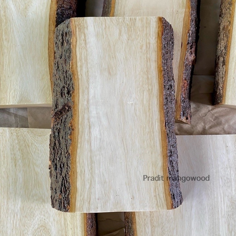 เขียงไม้ ทรงสี่เหลี่ยมผืนผ้า 6“x9”x1.5” แผ่นไม้ติดเปลือกไม้ธรรมชาติ