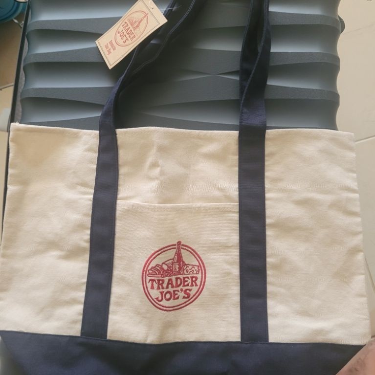 Trader Joes Canvas Tote/กระเป๋าผ้าcanvas Trader Joe