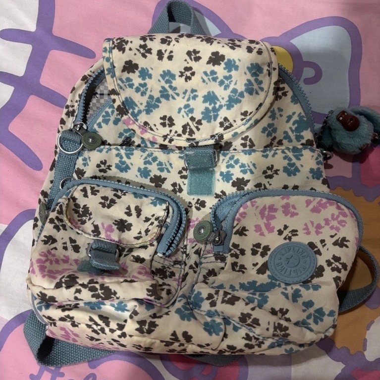 กระเป๋าเป้มือสองของแท้ kipling สีฟ้า ขาย 2000 บาท