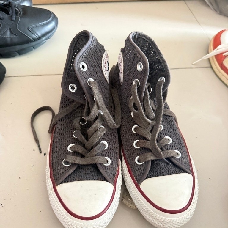 รองเท้ามือสอง Converse หุ้มข้อ