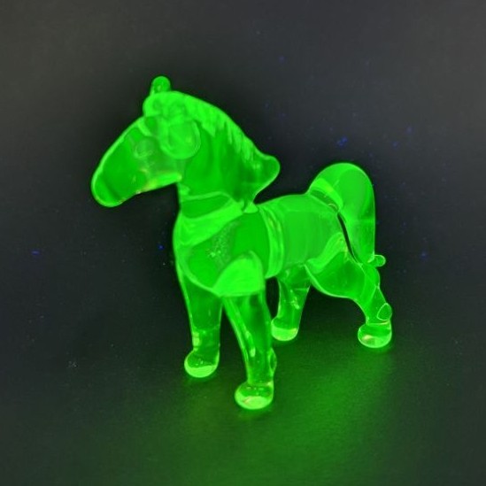 ม้าแก้วยูเรเนียม งานเป่าแก้วด้วยมือ Uranium Glass Horse เรืองแสง UV 365/395nm ของสะสม