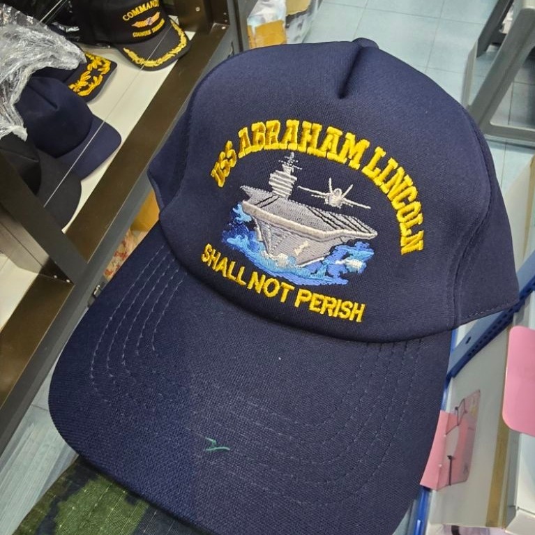 หมวกแก๊ปสีกรมท่า ปักลายเรือบรรทุกเครื่องบินสหรัฐอเมริกา USS Abraham Lincoln (CVN-72) "SHALL NOT PERISH"