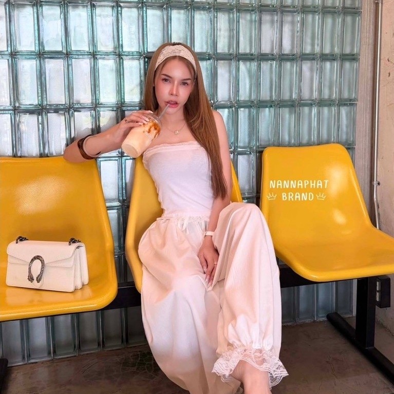 Pz - 𝐒𝐞𝐭 2 ชิ้น เกาะอกดีเทลเสื้อแต่งลูกไม้ กางเกงทรงขาจั๊มเพิ่มความน่ารัก เก๋ #nannaphat