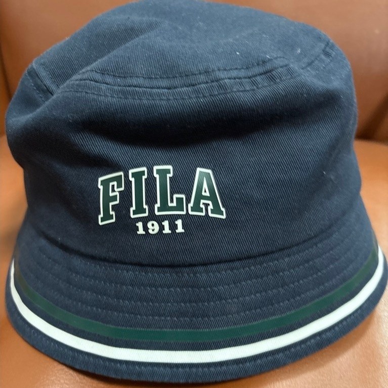 ส่งต่อหมวกบักเก็ต FILAสีกรมมีตำหนิรอยเปื้อนตามการใช้งานสภาพดี size M