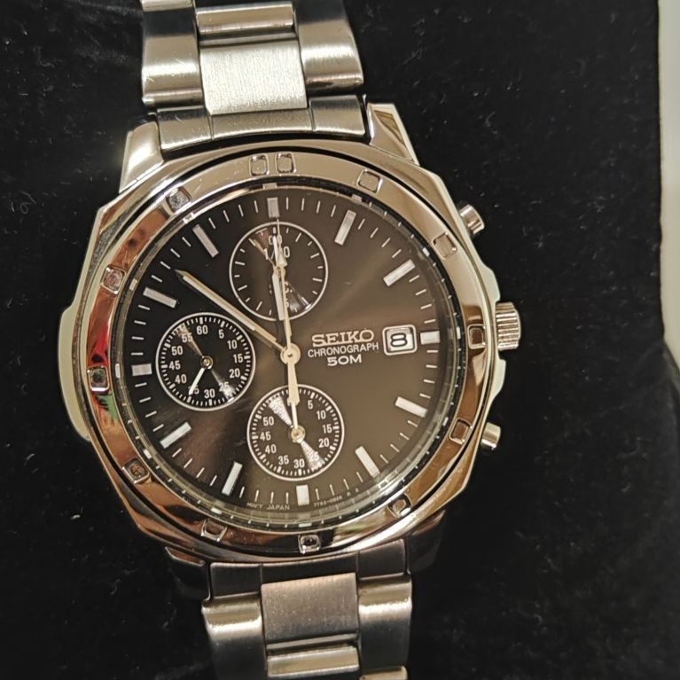 นาฬิกา Seiko Chonograph หน้าปัดดำ รุ่น 7T92-0CA0 สภาพใหม่มาก ไม่ผ่านการใช้งาน