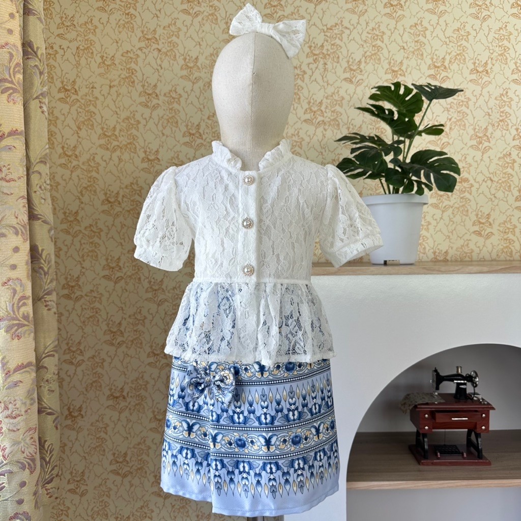 ชุดไทยลูกสาว เสื้อลูกไม้ เซ็ทผ้าถุง แถมกิ๊บติดผม