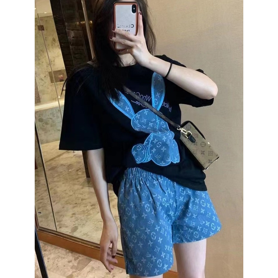 208 E ชุดเซ็ต 2 ชิ้น แฟชั่นเสื้อ+กางเกง ปักลายกระต่าย มี 2 สี เนื้อผ้าสัมผัสนุ่มมาก มีขนาดM-2XL ให้เลือก(สินค้าพร้อมส่ง)
