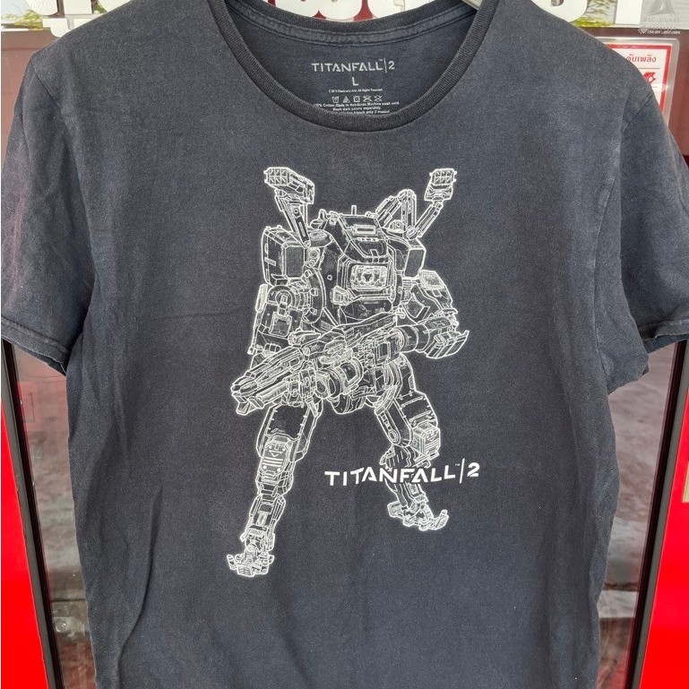 มือสอง เสื้อยืดสีดำลายเส้นโครงสร้างหุ่นยนต์ BT-7274 จากเกม Titanfall 2