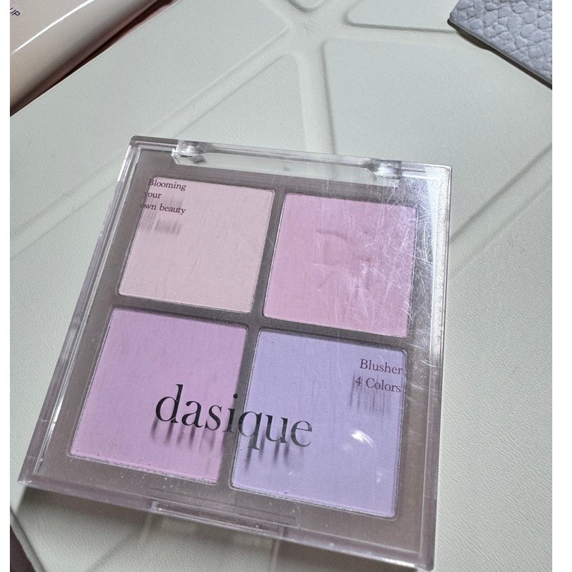 บลัช 4 หลุมของ dasique