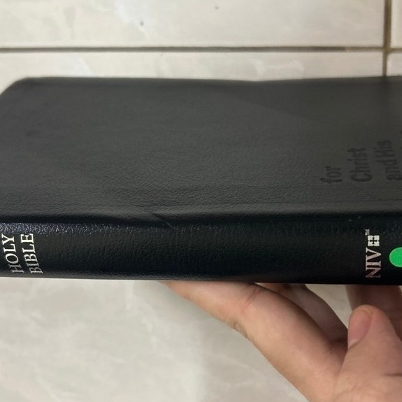 Holy Bible niv มือสองสภาพโอเค