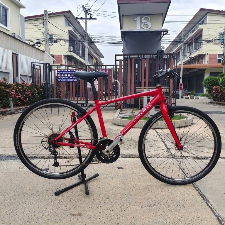 Touring Hybrid TREK FX7.4 เกียร์ 27 Speeds 3x9 วงล้อ 700c เฟรมอลูมิเนียม ตะเกียบ Carbon