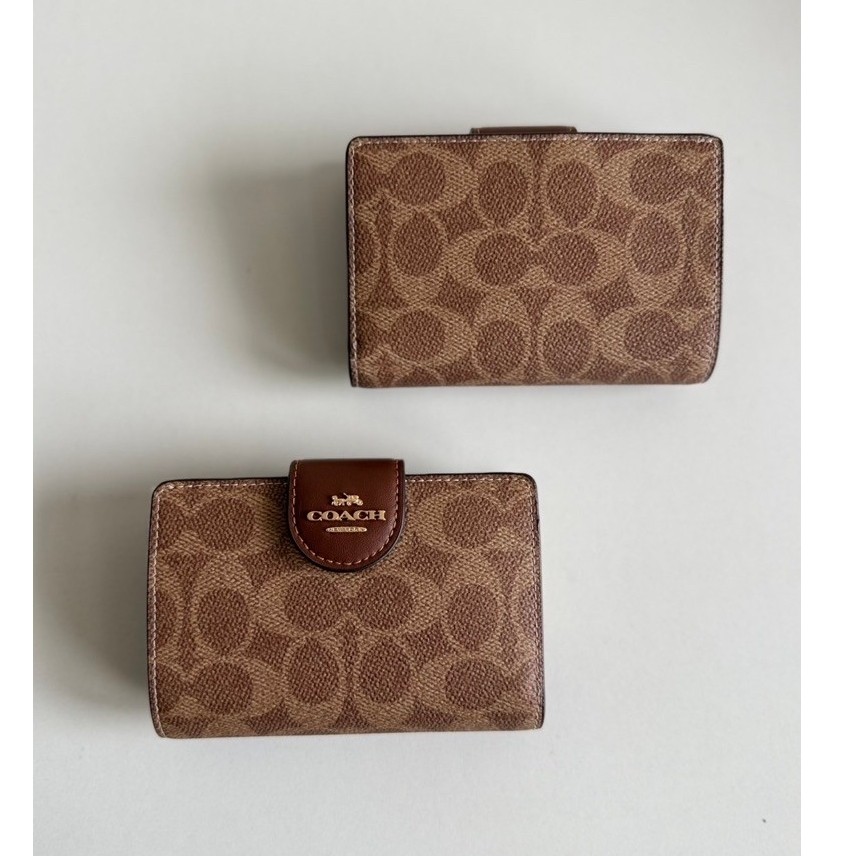 🧡ร้านโค้ดคุ้ม🧡กระเป๋าสตางค์ใบกลาง Medium Corner Zip Wallet CW786