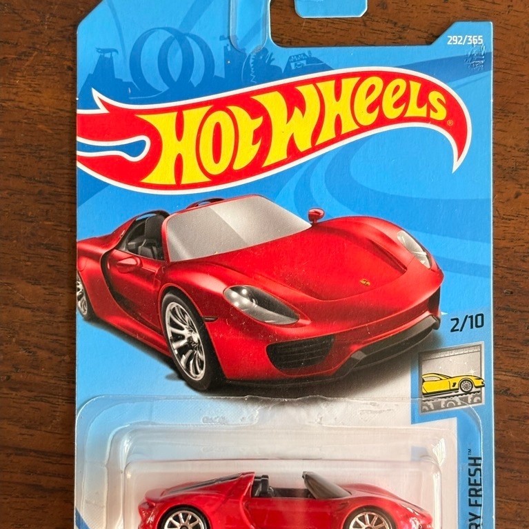 Hot Wheels Porsche 918 Spyder สีแดง