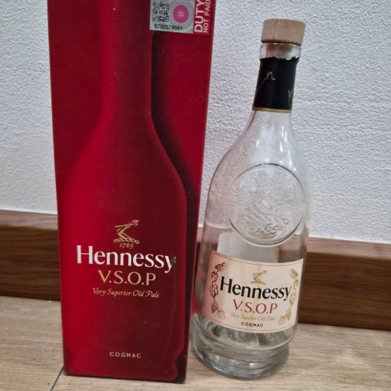 ขวดเหล้า Hennessy VS สภาพใหม่มาก ตกแต่งคาเฟ่ บ้าน ห้องรับแขก ร้านอาหาร