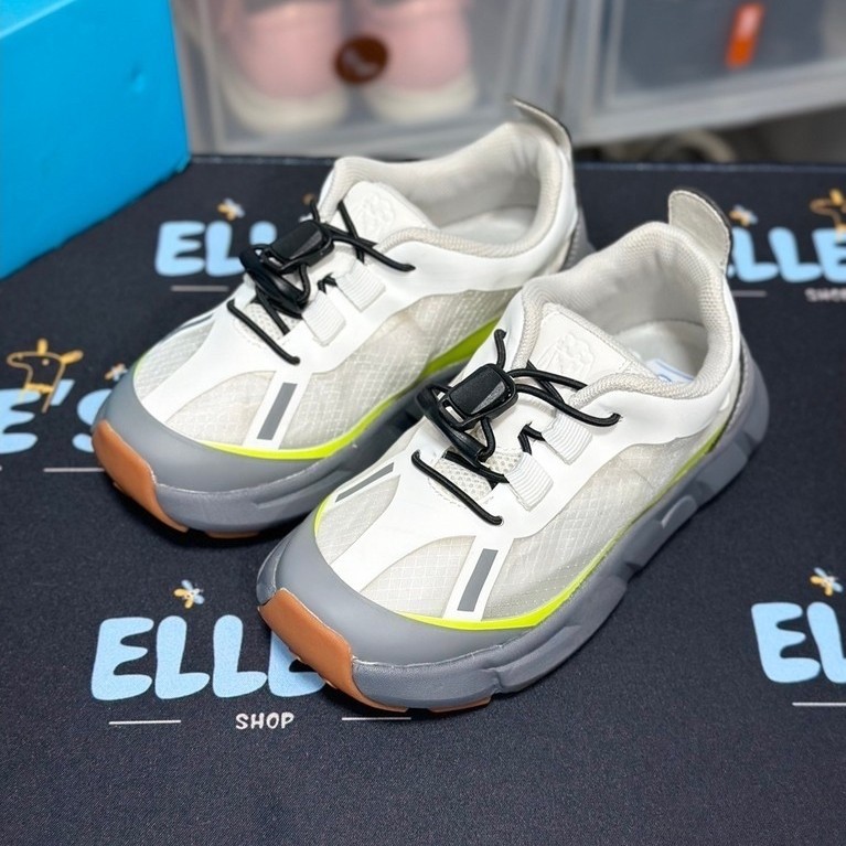Littlebluelamb : Size UK10/EU28 แนะนำเท้า 16.6- 17.4 ซม. (แค่ลองสวม : เหมือนใหม่ กล่องไม่ตรงรุ่น)