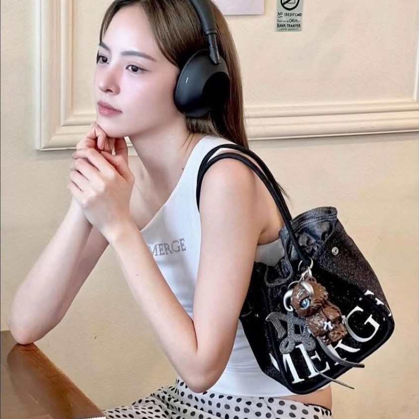 กระเป๋า Merge A Day Bag mini Glitter สีดำ ของแท้💯% ‼️ส่งต่อ (ใช้ถ่ายรูปแค่1ครั้ง) มีถุงผ้าให้‼️