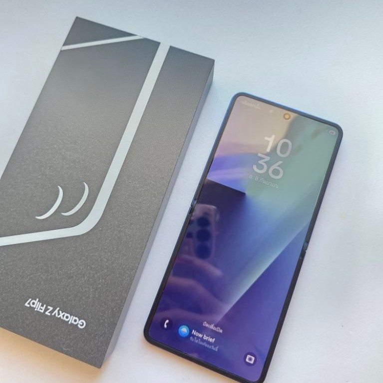 มือสอง ใช้เองใหม่มาก Z Flip7  256GB. พร้อมกล่อง เครื่องสวยใหม่กริบ ใช้งานน้อย