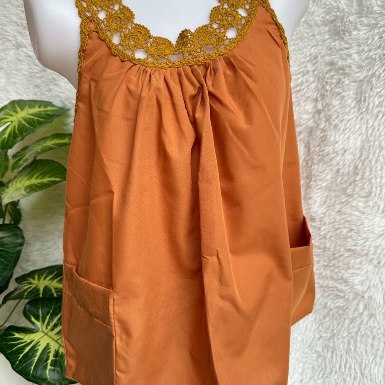 เสื้อคอกระเช้า คอถักใหญ่ งาน hand made  (ลายถักเปลี่ยนตาม lot) ผ้าเนื้อคอตตอนงานละเอียด นุ่ม ใสสบาย คงทน