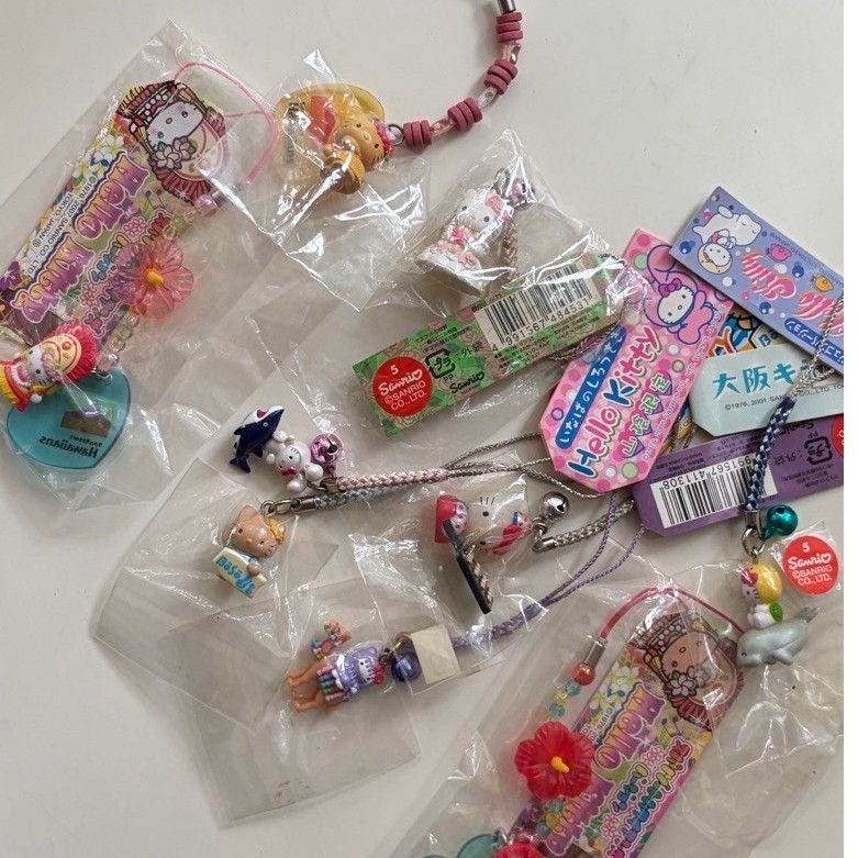 Ready to ship Hello kitty strap
