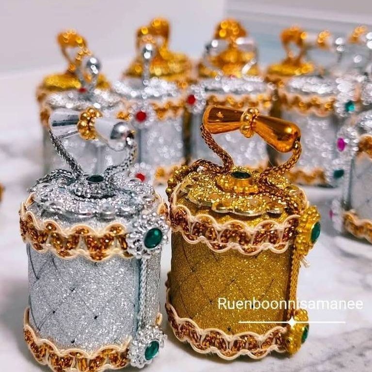 ปิ่นโตเศรษฐีโปรยทานแพ็ค10ชิ้น {ตัวเปล่าใส่เหรียญทีหลัง)