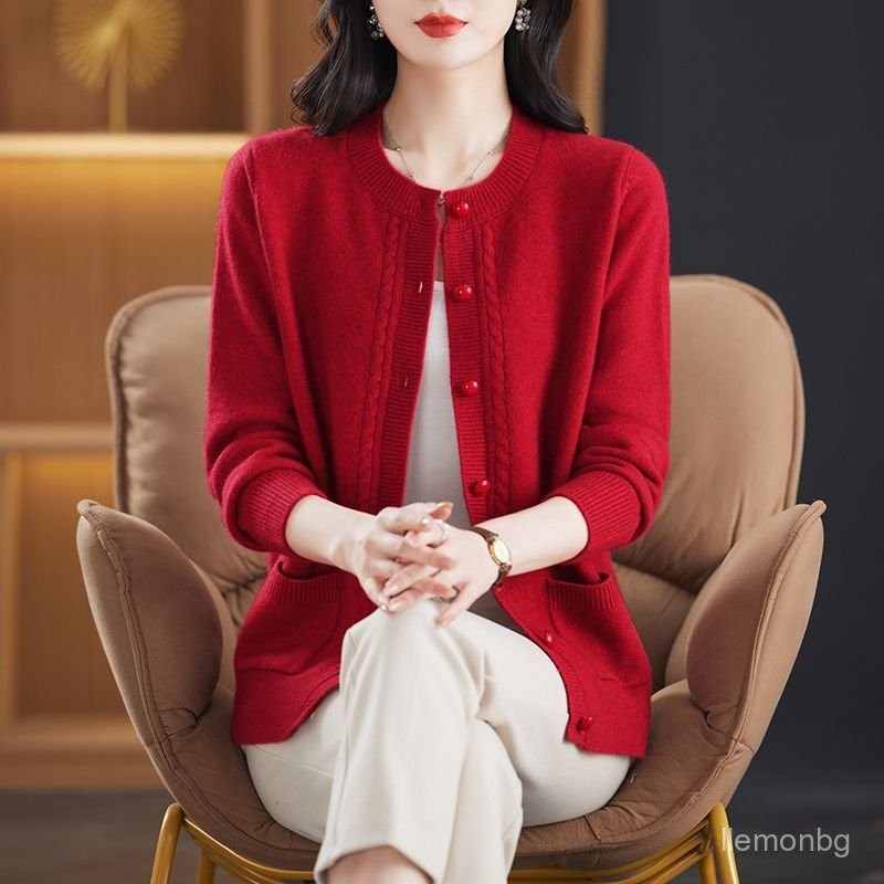 เสื้อกันหนาวคนแก่✨เสื้อคลุมสุดชิค💘◊เสื้อคาร์ดิแกนแม่👚 สีพื้น แฟชั่นใหม่ มีสองกระเป๋า เสื้อหนาวไหมพรม ผ้านิ่มมาก ใส่สบา - รูปที่ 2