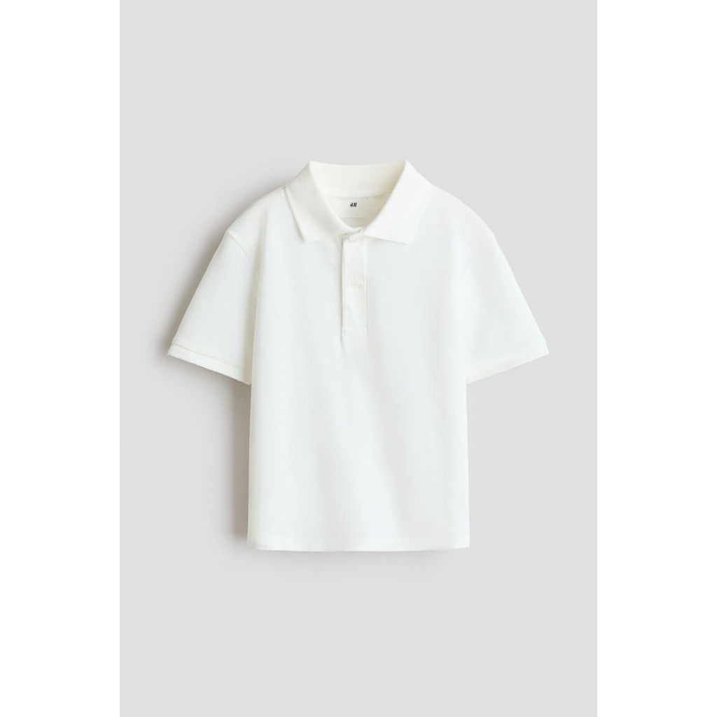 H&M(เอชแอนด์เอ็ม) เสื้อโปโลผ้าปิเก้ปักลาย เด็กชาย 1324534_1