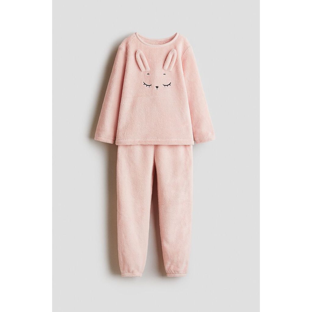 H&M(เอชแอนด์เอ็ม) ชุดนอนผ้าปักลายแบบ applique Girls Appliquéd pile pyjamas 1248674_4