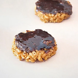ฉ่ำ ข้าวแต๋นน้ำแตงโม รส ดาร์ค ช๊อคโกแลต Dark Chocolate