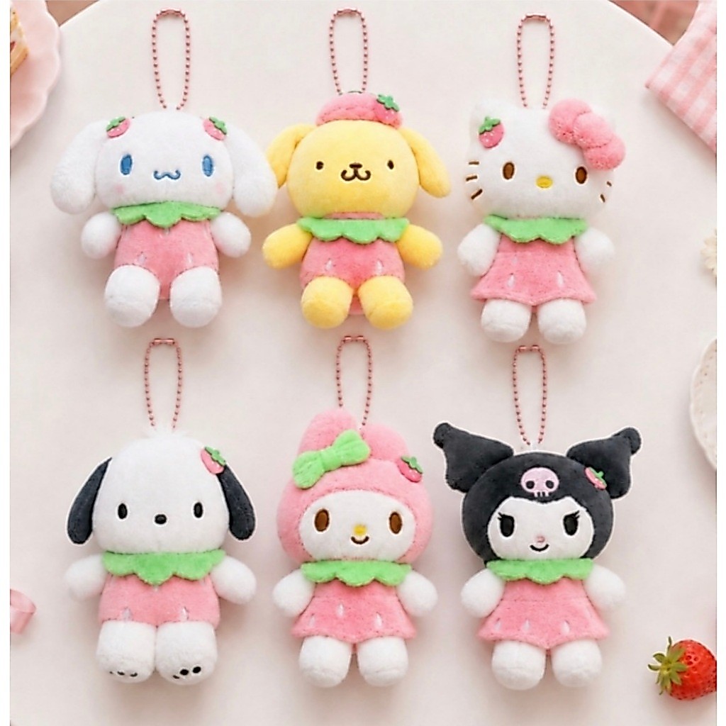 พวงกุญแจตุ๊กตา Sanrio Strawberry 8ซม | Hello Kitty Cinnamoroll Kuromi My Melody Pochacco Pompompurin Bag Charm ตุ๊กตาตัวละครอย่างเป็นทางการ