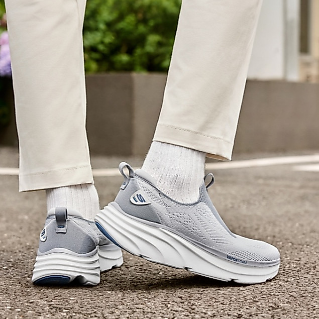 Skechers สเก็ตเชอร์ส รองเท้าลำลองผู้ชาย Men Sport D'Lux Vapor Hevell Casual Shoes - 233061-GYBL — صورة 4