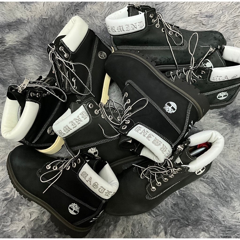 รองเท้าบูท เป็นรุ่นคอลเลก  Mastermind World x Timberland 5-Inch Zip Boot แท้มือ2มีการใช้งานมาแล้ว มี