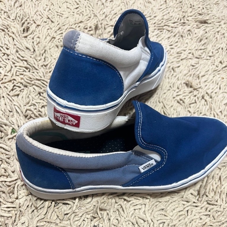 VANS  สลิปออนรองเท้าที่ต้องมีสวยใส่สบาย