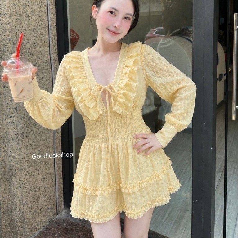 เดรสสั้นคอวีแต่งระบาย แขนยาว เอวสม็อกรอบตัว