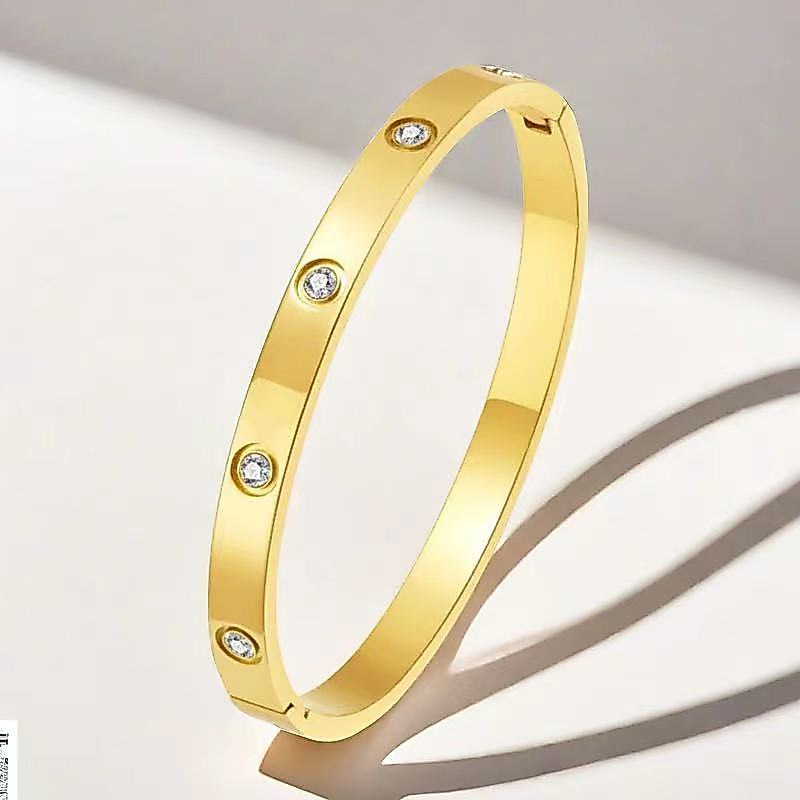 อาบน้ําฟรีไทเทเนียมเหล็กไม่ซีดจางสร้อยข้อมือยิปโซหญิงเกาหลีรุ่นเพชร-เรียงราย แฟชั่นที่เรียบง่ายกระพริบเพชรสร้อยข้อมือคู่