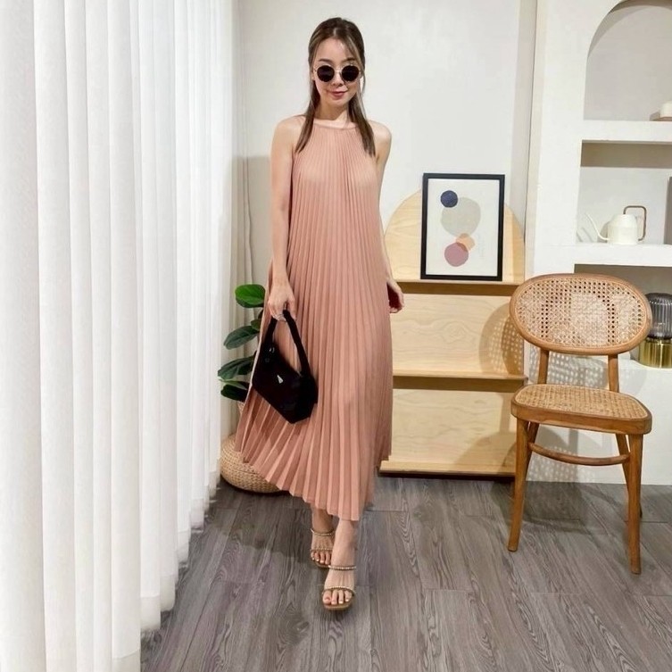 Best Seller Pleated maxi dress เดรสสายเดี่ยวอัดพลีททรงยาว ปลายกระโปรงโค้ง ใส่ออกงาน 37 สีฉ่ำๆ