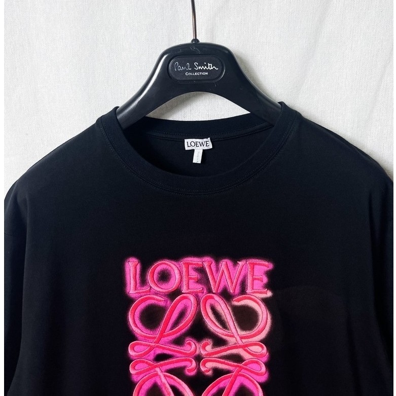 เสื้อยืด LOEWE มือสองสภาพดี