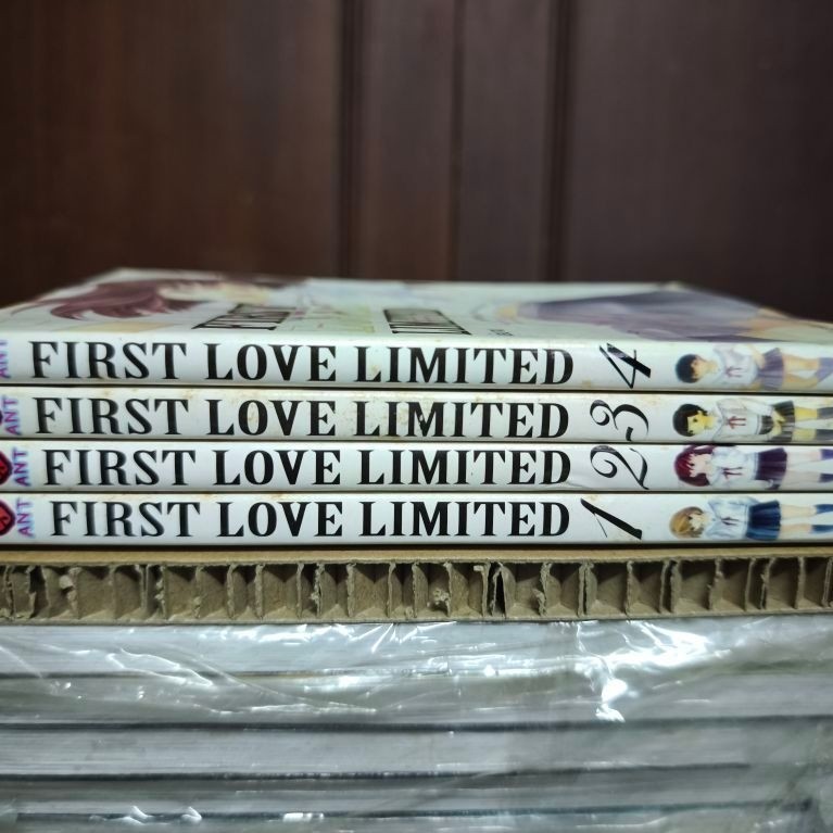 (ครบจบ) หนังสือการ์ตูน First Love Limited ผลงานของ Mizuki Kawashita ผู้เขียน Ichigo 100% 4 เล่มจบ มั