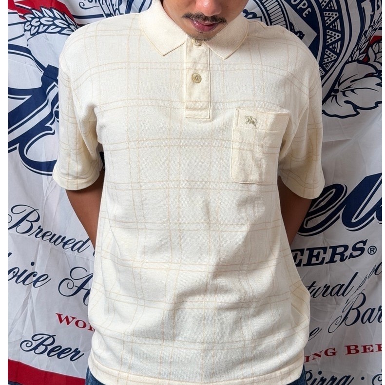 เสื้อโปโล คอปก แขนสั้น สีครีม สีเบจปักโลโก้ กระเป๋าหน้า Polo Shirt แบรนด์ BURBERRY (อก21) มือสอง ของ