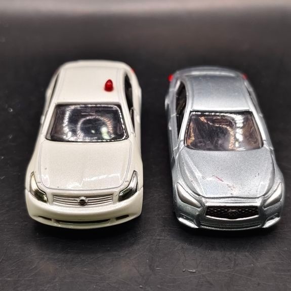 D2 โมเดลรถเหล็ก Tomica Nissan Skyline 2 คัน