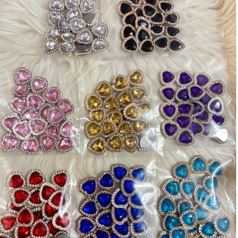 เพชรเทียม..ขนาด 17มิล..ชุดละ20ชิ้น…ราคา60บาท