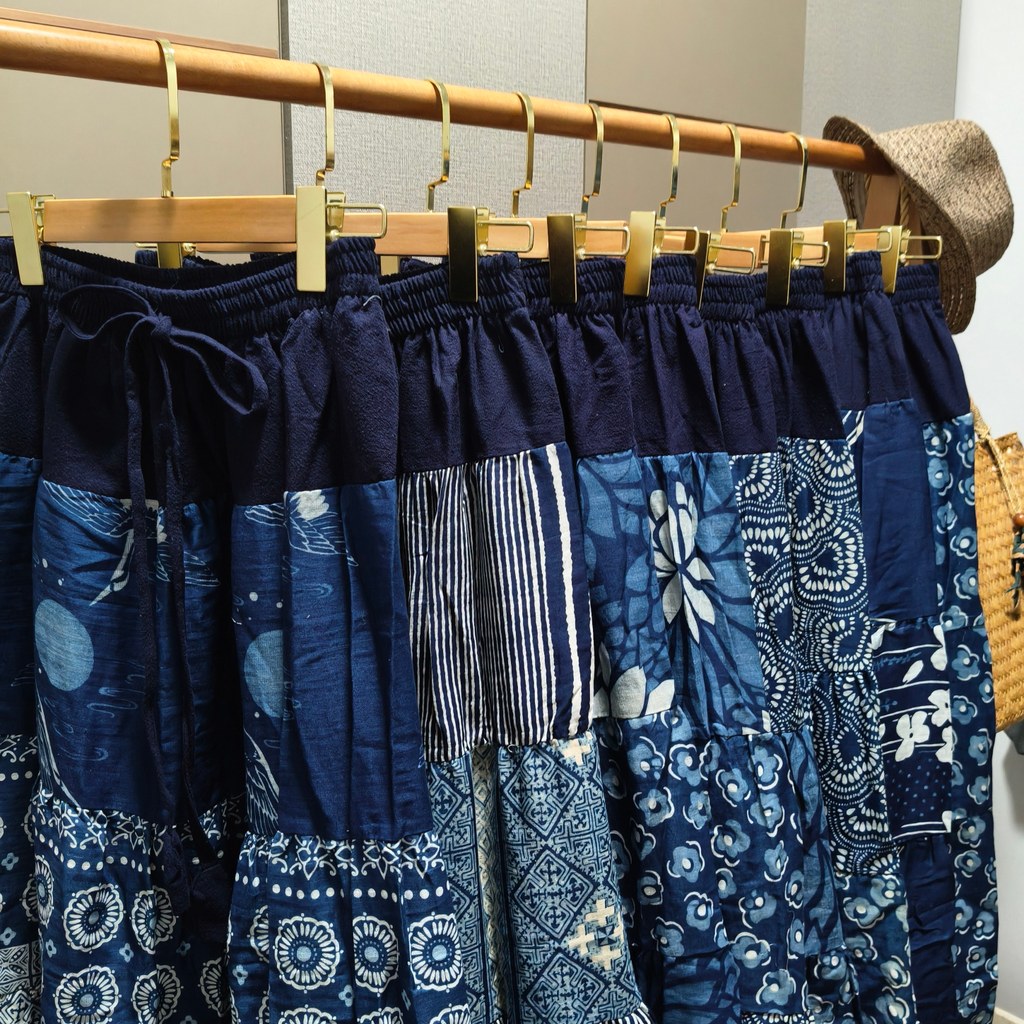 กระโปรงยาวต่อชั้น ผ้าฝ้ายสาลูย้อมครามกัดลาย เอวยางยืด