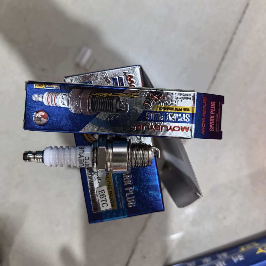 MOYUEYUE รถจักรยานยนต์ Spark Plug A7TC CR8E E6TC F5TC เครื่องกำเนิดไฟฟ้ากำลังสูงหลายรุ่นที่เหมาะสม