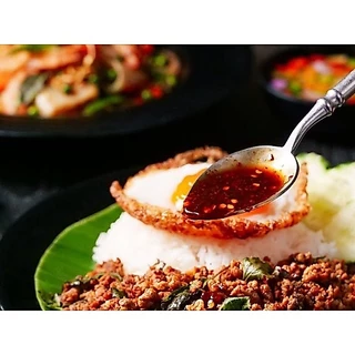 ซอสหมีปรุง ซอสผัดกะเพราสูตรพริกแห้งโบราณ ซอสหมีปรุง ซอสผัดกระเทียมพริกไทยดำ 1 กิโลกรัม