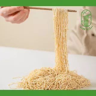 บะหมี่ไผ่เขียว บะหมี่ไข่เกรดพรีเมียม สูตรต้นตำรับกวางตุ้ง เส้นกลม 10 ก้อน(ครึ่งกิโล)