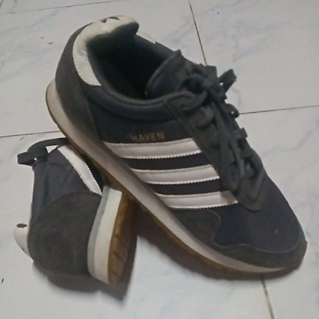 รองเท้า Adidas Haven