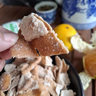 บ๊วยเปลือกส้ม เปลือกส้มสามรส ร้านป้าแต๋ว ขนาด 500 กรัม รสชาติ เปรี้ยวเค็มหวานเนื้อนิ่มอร่อยทานแล้วสดชื่น ไม่แข็งแห้ง